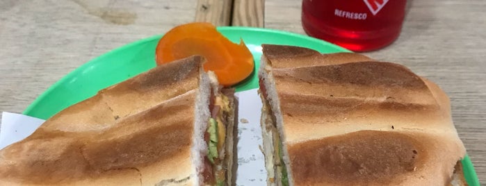 Tortas Los Pavitos is one of Comida.