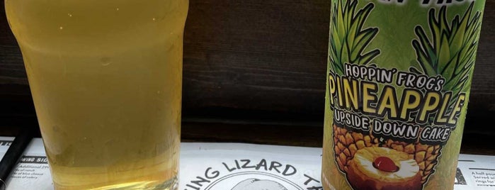 Winking Lizard Tavern is one of Tempat yang Disimpan trish.