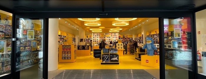 Lego Store is one of Bxl.