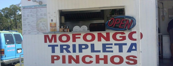 Rincon Latino Food Truck is one of สถานที่ที่บันทึกไว้ของ Kimmie.