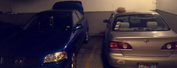 Central Parking is one of Locais curtidos por Aline.