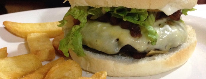 Dakota burger Grill is one of Sandubas.