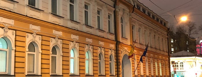 Посольство Испании is one of Консульства и посольства в Москве.