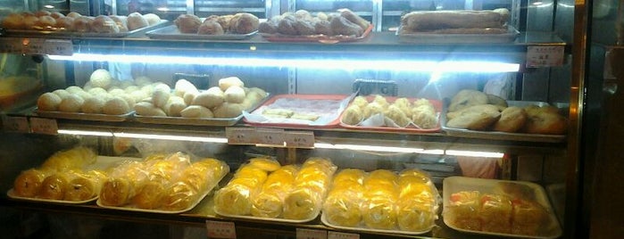 Lucky King Bakery is one of Chinatown Breakfast Tour.
