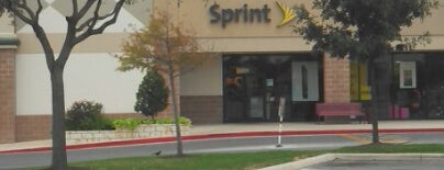 Sprint Store is one of Tempat yang Disukai Angelle.