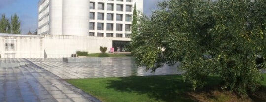 Edificio de Bibliotecas - UNAV is one of Universidad de Navarra.