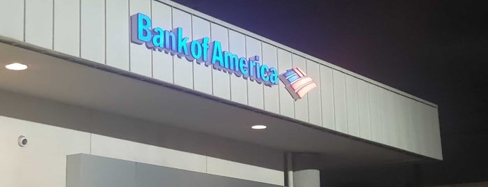 Bank of America is one of สถานที่ที่ Paco ถูกใจ.