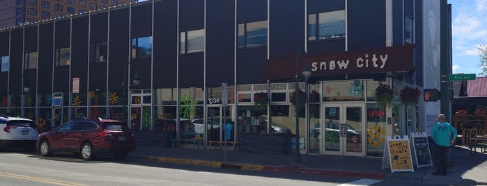 Snow City Cafe is one of Anchorage.