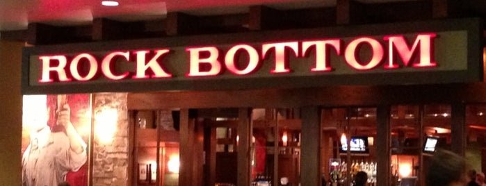 Rock Bottom Restaurant & Brewery is one of Lieux sauvegardés par Yoli.