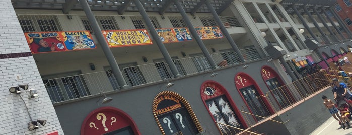 Freak Show Circus is one of LA.