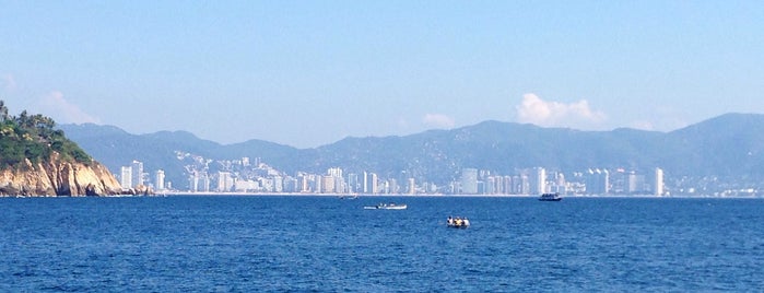 Acapulco is one of Orte, die Paola Gabriela gefallen.