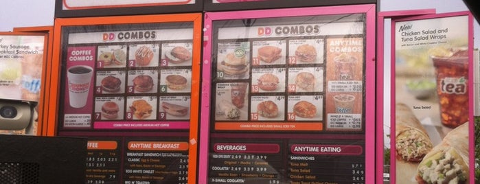 Dunkin' is one of Lugares favoritos de John.