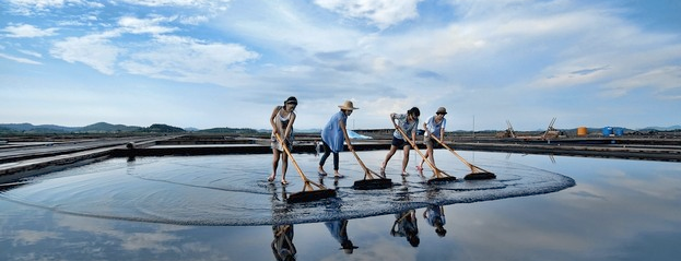 신안 증도 태평염전 is one of CNN's 50 Beautiful Places to Visit in Korea.