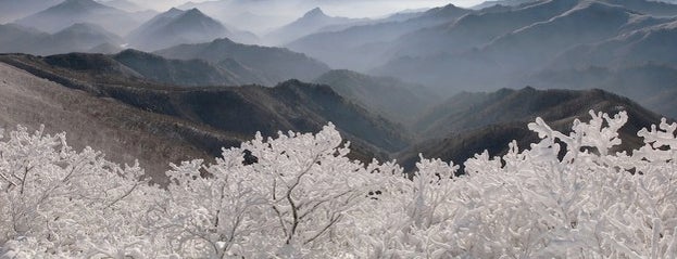 태백산 (Taebaek-san/太白山) is one of CNN's 50 Beautiful Places to Visit in Korea.
