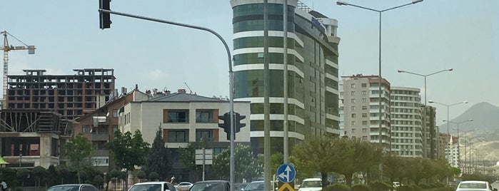 Şefik Can Caddesi is one of Lugares favoritos de Demen.