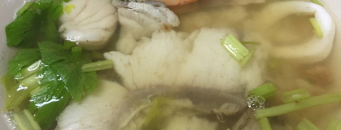 ข้าวต้มปลาท่าฉลอม (สาขา ปรีดีฯ 14) is one of Chain 님이 좋아한 장소.