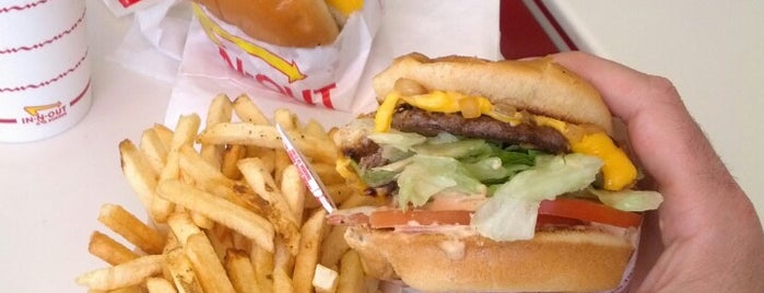 In-N-Out Burger is one of สถานที่ที่ Jason ถูกใจ.