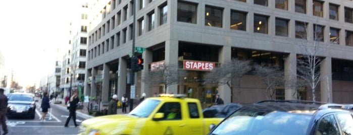 Staples is one of Locais curtidos por Danyel.