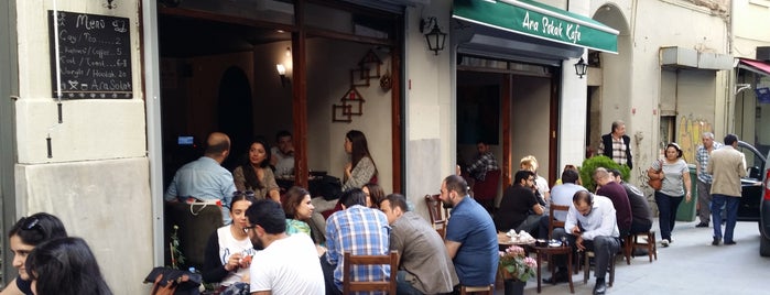 Ara Sokak Kafe is one of Istanbul Shisha ( Nargile ).
