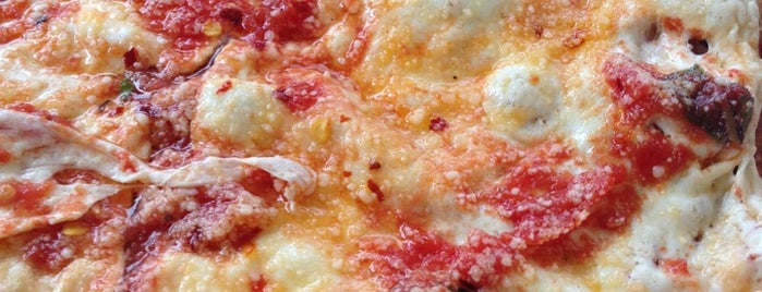 Knapp Pizza III is one of Posti salvati di Sophie.