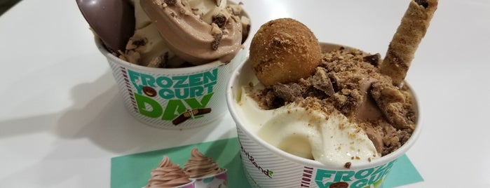 Yogurtland is one of Posti che sono piaciuti a Greg.