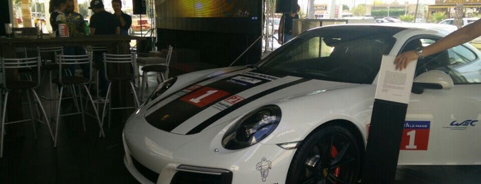 Porsche Laguna is one of สถานที่ที่ Pepe ถูกใจ.