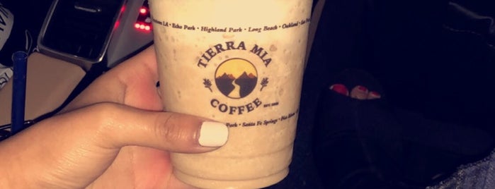 Tierra Mia Coffee is one of Lugares favoritos de Clare.