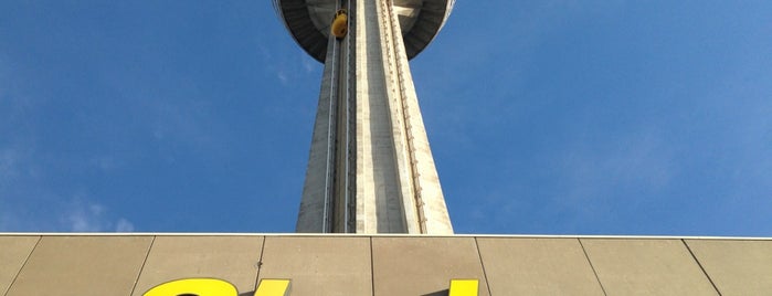Skylon Tower is one of Lugares favoritos de Mario.