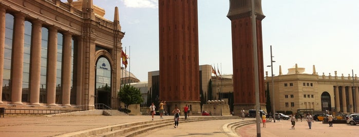 Plaça Espanya is one of Любимые места Барселоны.