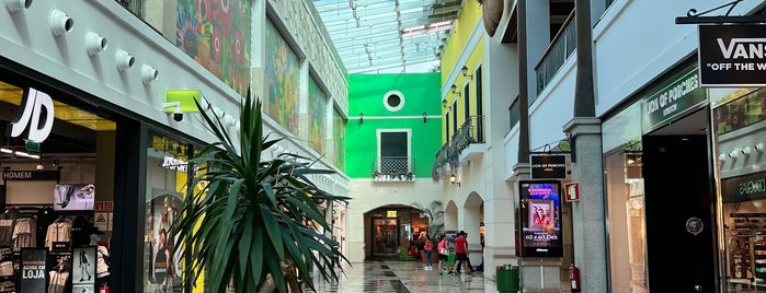 Madeira Shopping is one of Centros Comerciais.