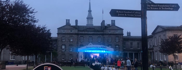 Robert Gordon's College is one of Stuart MacBride's Murder Tour in Aberdeen.