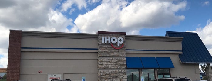 IHOP Restaurant is one of สถานที่ที่ Dave ถูกใจ.