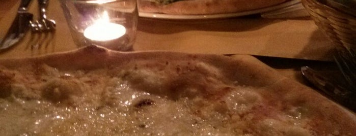 Pizza Coloseum is one of Karimu Samaさんのお気に入りスポット.