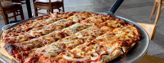 D'Agostinos Pizza and Pub Park Ridge is one of Favorite Food.