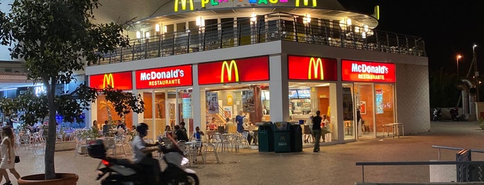 McDonald's is one of Centros comerciales.