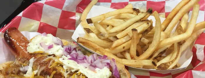 Steve's Snappin' Dogs is one of The 7 Best Places That Are Good for Groups in Denver International Airport, Denver.