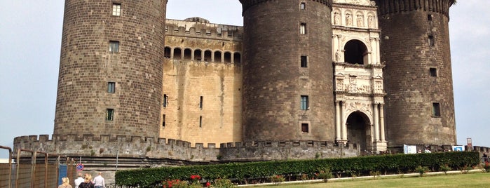 Castel Nuovo (Maschio Angioino) is one of Posti che sono piaciuti a Ugur.