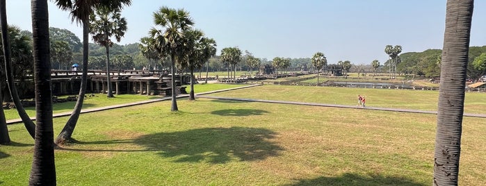 East Gate of Angkor Wat is one of Bucket List ☺.