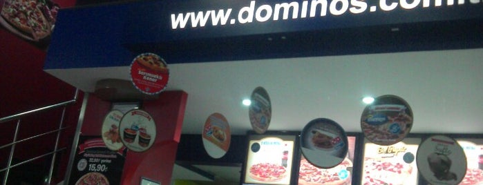 Domino's Pizza is one of Ahmet's Saved Places.