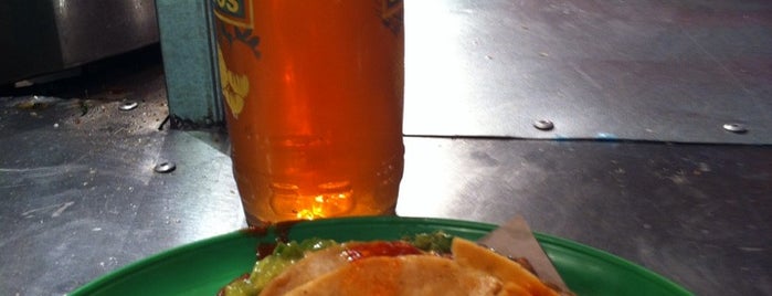Tacos El Torito is one of สถานที่ที่ Pedro ถูกใจ.