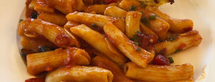 La Vienesa is one of Top Food.