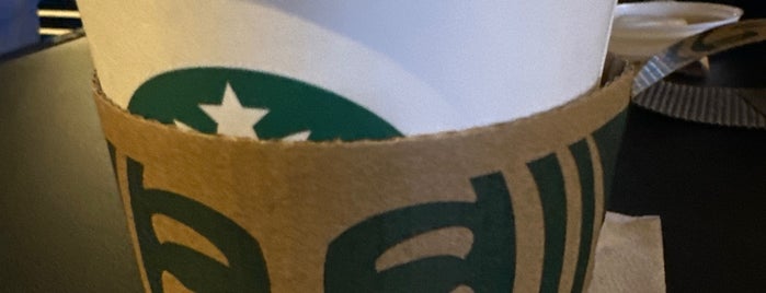 Starbucks is one of Gīnさんのお気に入りスポット.