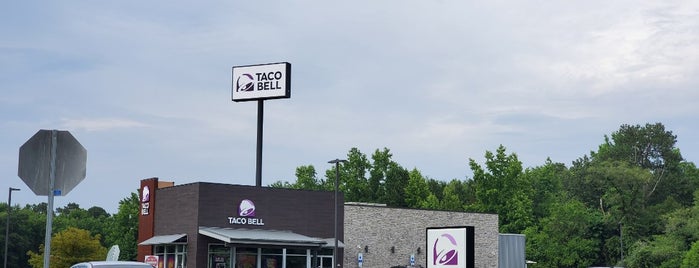 Taco Bell is one of สถานที่ที่ Pietro ถูกใจ.