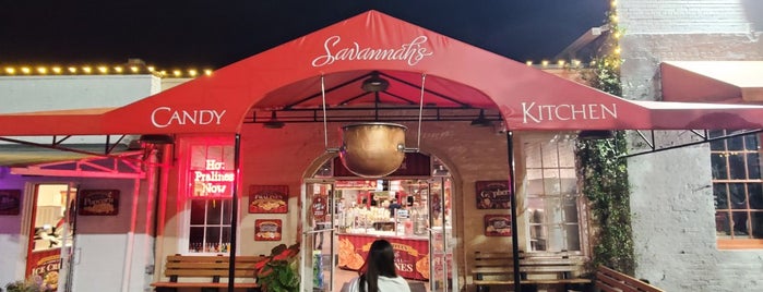 Savannah's Candy Kitchen is one of สถานที่ที่บันทึกไว้ของ Mary.