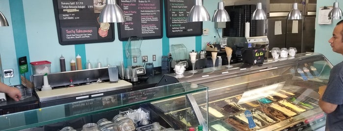 MaggieMoo's Ice Cream and Treatery is one of Baltimore.
