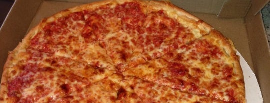 Lynnfield House of Pizza is one of Places To Go.