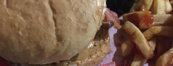 Monsta Burger is one of Lugares pendientes :(.