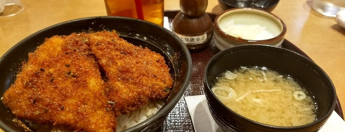 とんかつ政ちゃん イオン新発田店 is one of Tempat yang Disukai ヤン.