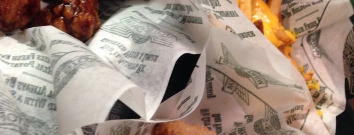 Wingstop is one of Locais curtidos por Chester.