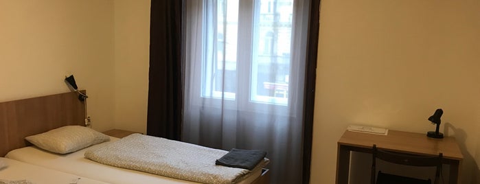 Omega Guesthouse Budapest is one of Tempat yang Disukai Aaron.